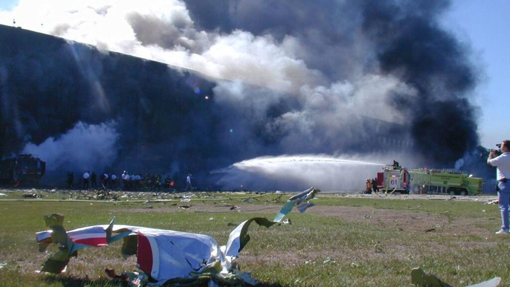 25 Intense Photos Captured at the Pentagon on 9/11 25 Intense Photos Captured at the Pentagon on 9/11
