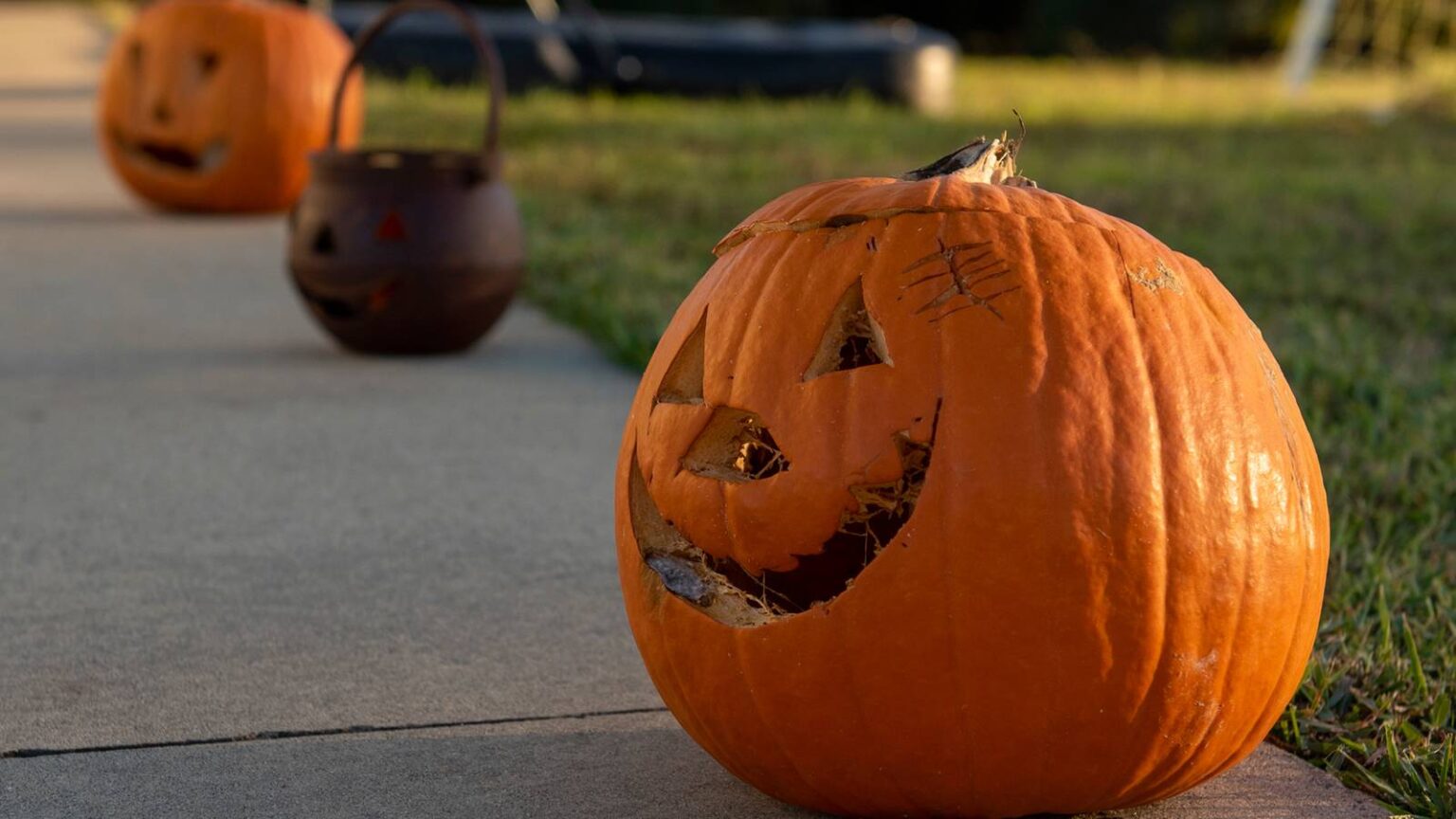 Military Discounts on Halloween Costumes and Decorations