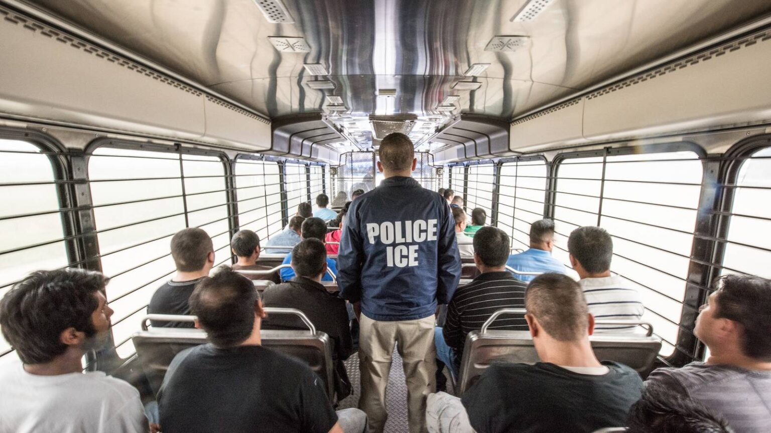 Two US Teens Planning to Enlist in Marines Claim to Have Been Assaulted by ICE Agents
