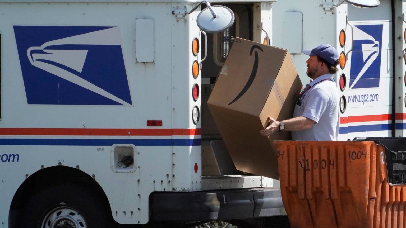 US Postal Service Worker Accused of Stealing 7,500 Doses of Opioids From Veterans