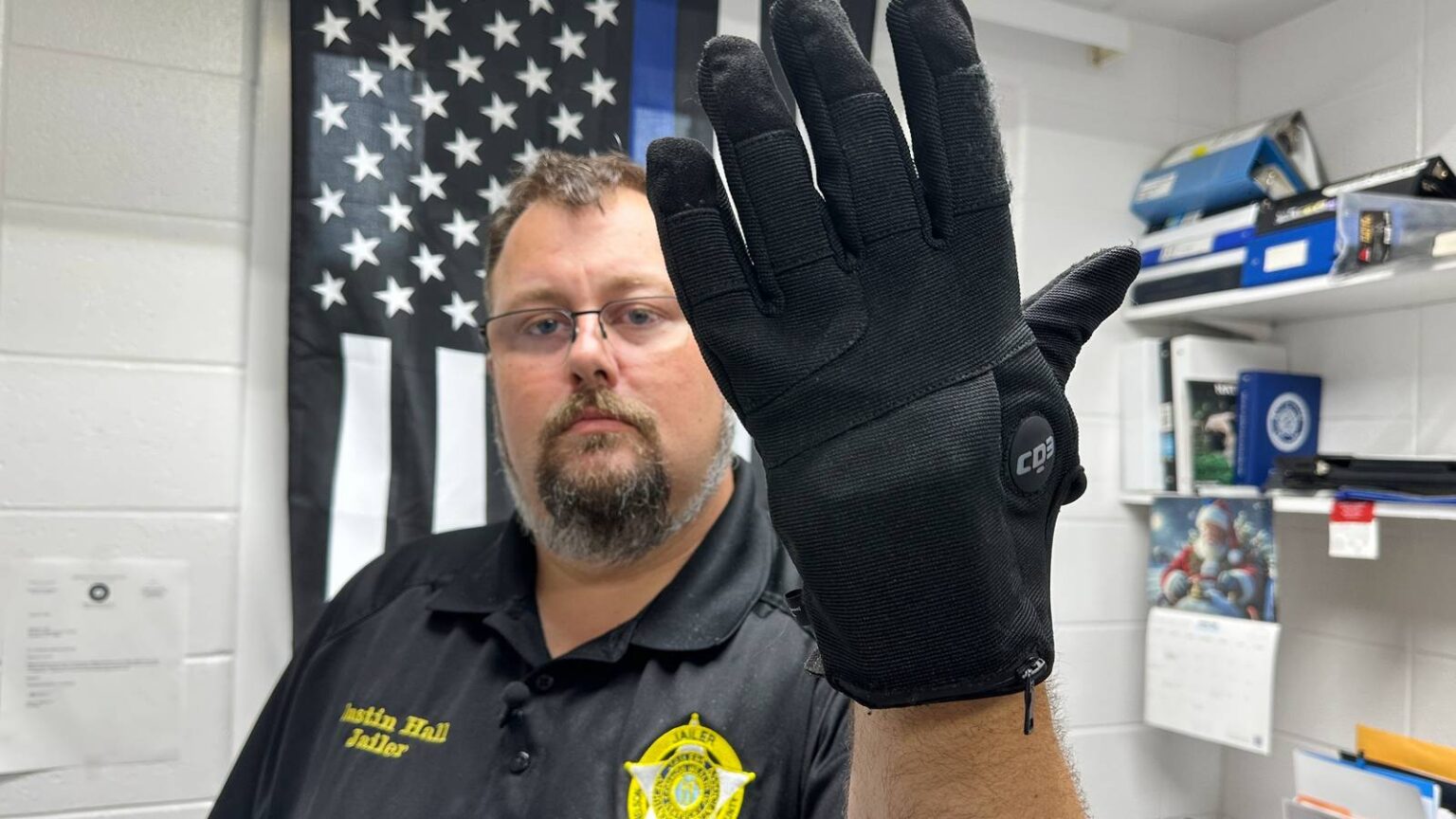 Army Study Found Shock Gloves Purchased by Ice Cause Pain, Compliance and Fear Army Study Found Shock Gloves Purchased by Ice Cause Pain, Compliance and Fear