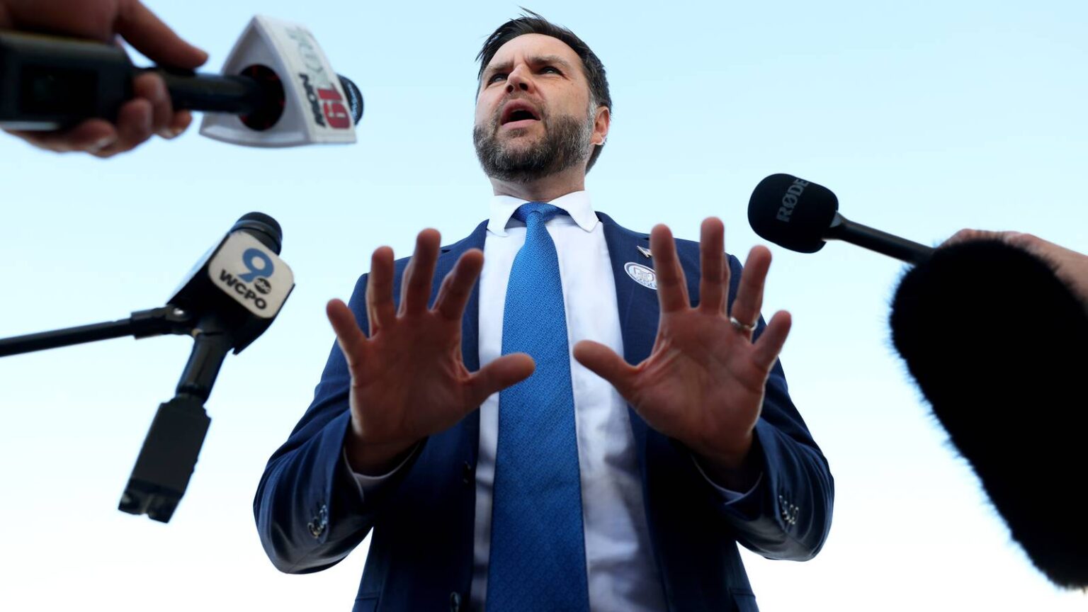 Vance Expresses Doubts About Pentagon Plan to Livestream Fort Hood Shooter’s Execution Vance Expresses Doubts About Pentagon Plan to Livestream Fort Hood Shooter’s Execution