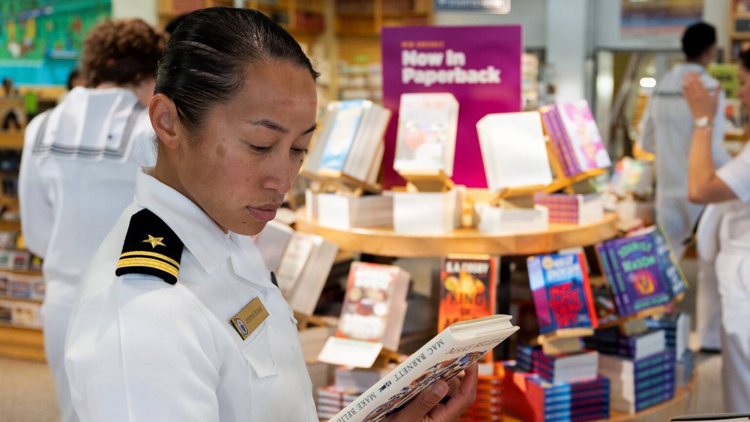 Navy’s New Reading List for Sailors Explores Job Skills, Leadership and Life Goals